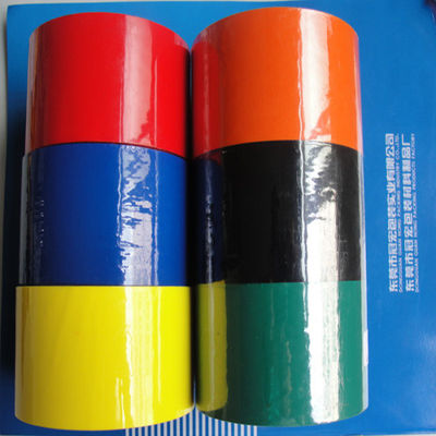 Chine 2 le bout droit du film LLDEP de pouce a coloré la bande d'emballage pour l'emballage industriel de marchandises fournisseur